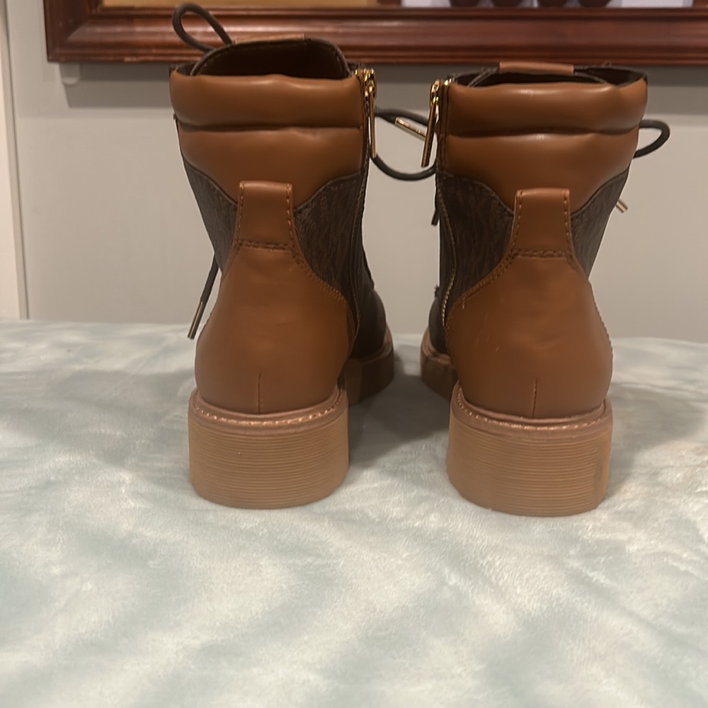 MK used brown and tan boot and purse set size 9 - Picture 2 of 10